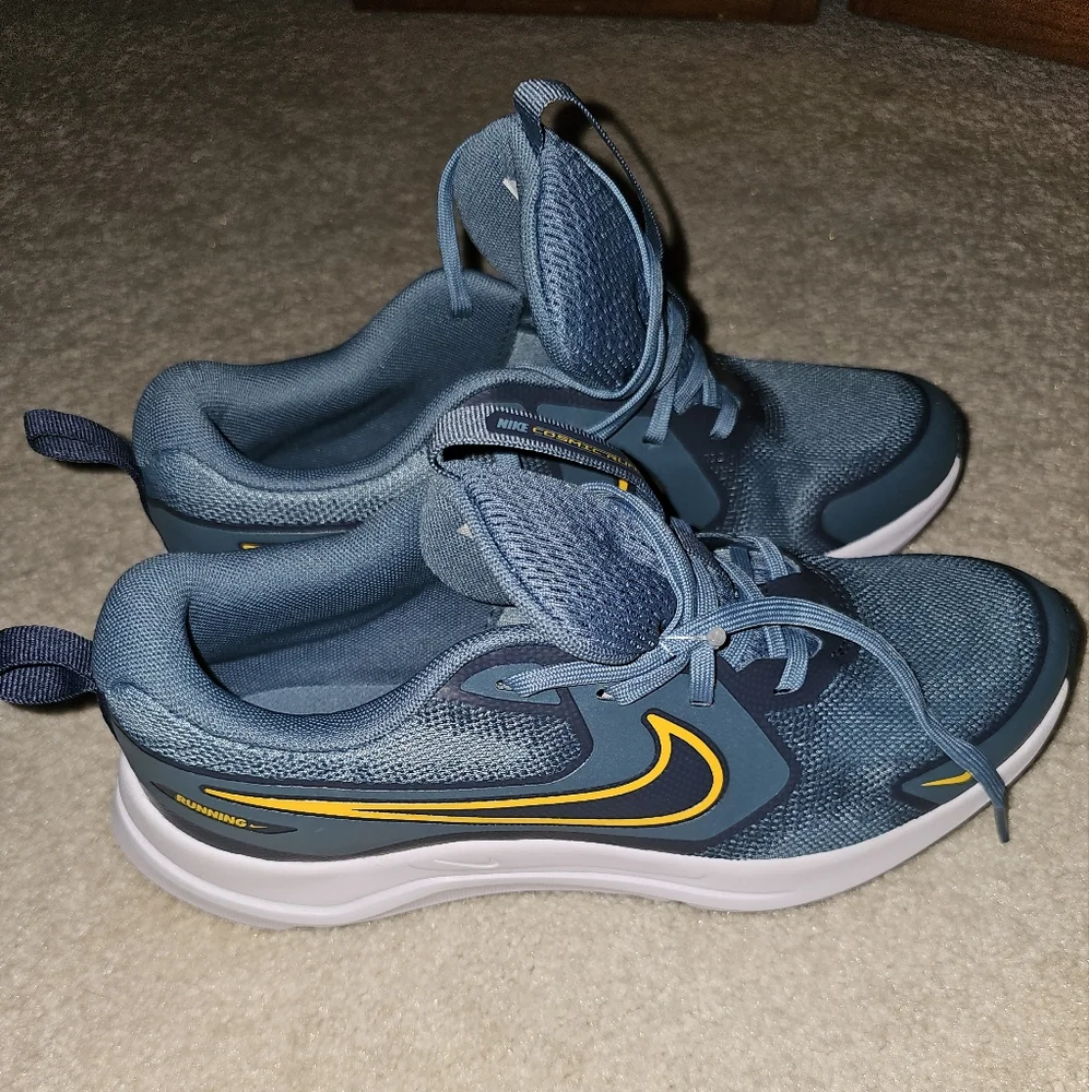 Nike Cosmic Runner Blue Shoes - Picture 2 of 5